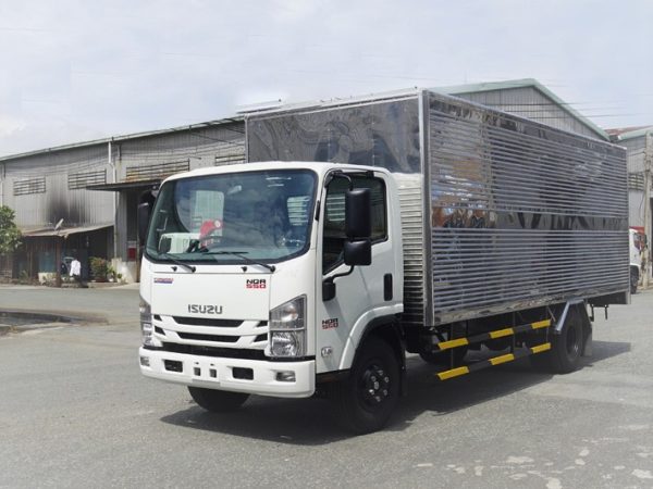 XE TẢI 5 TẤN ISUZU NQR550 MODEL NQR75ME5 THÙNG DÀI 6m2