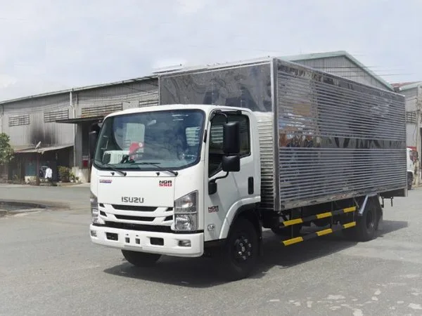 XE TẢI 5 TẤN ISUZU NQR550 MODEL NQR75ME5 THÙNG DÀI 6m2