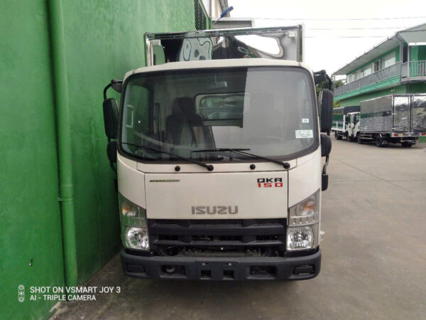 Cabin-xe-tai-Isuzu-QKR150