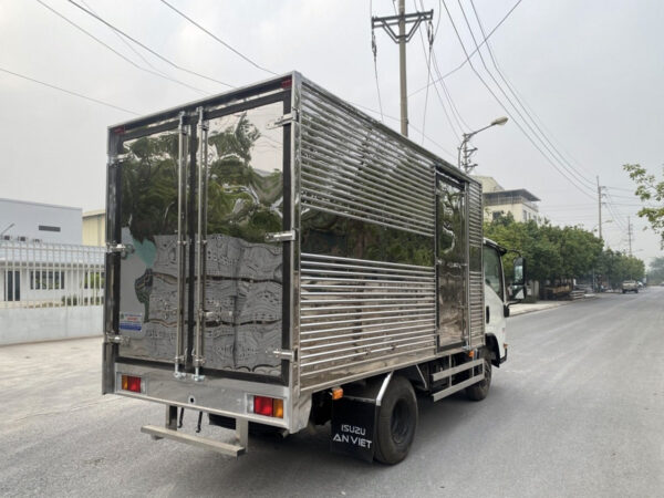 Thùng kín Inox xe tải QKR150