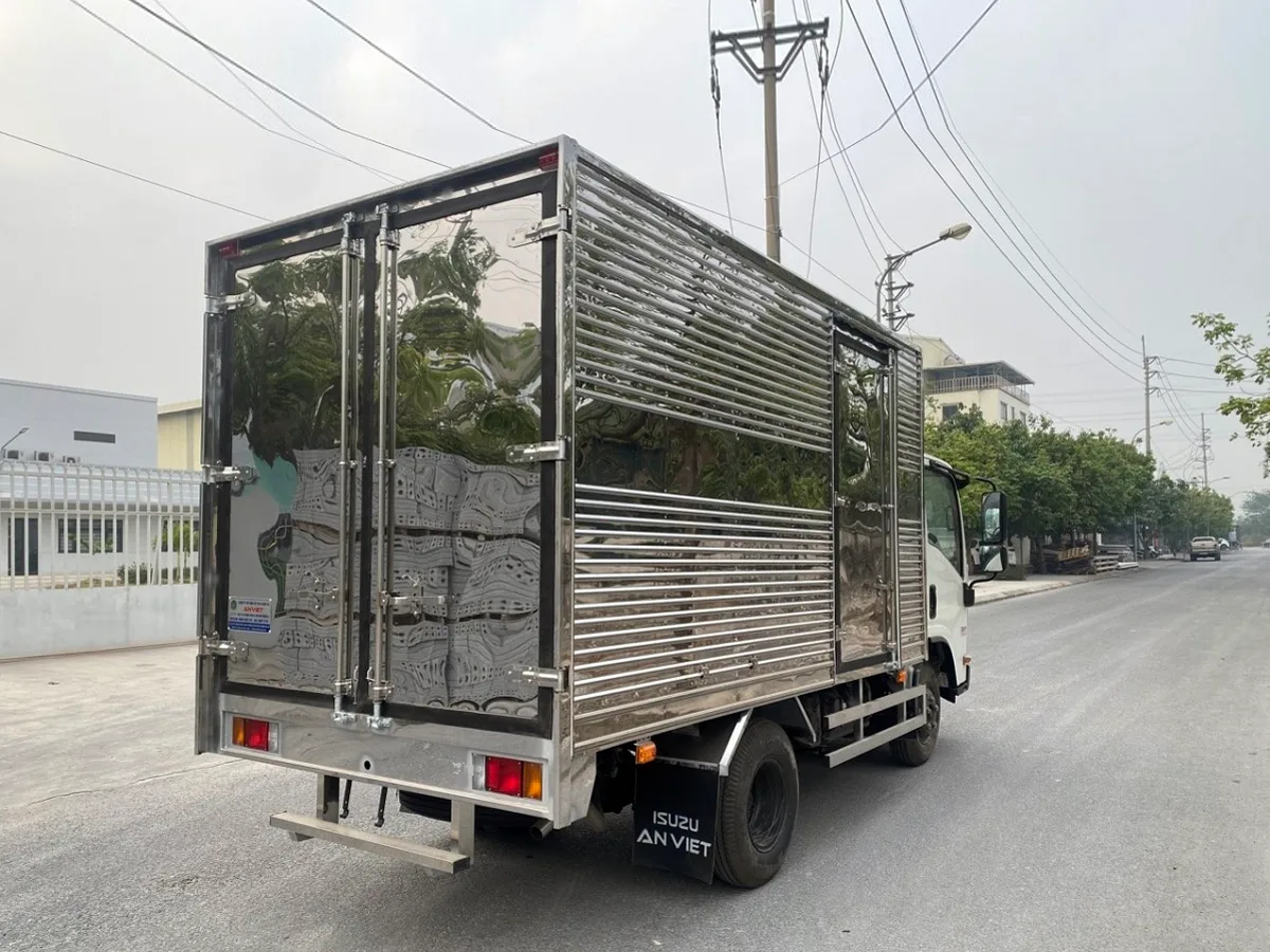 Thùng kín Inox xe tải QKR150