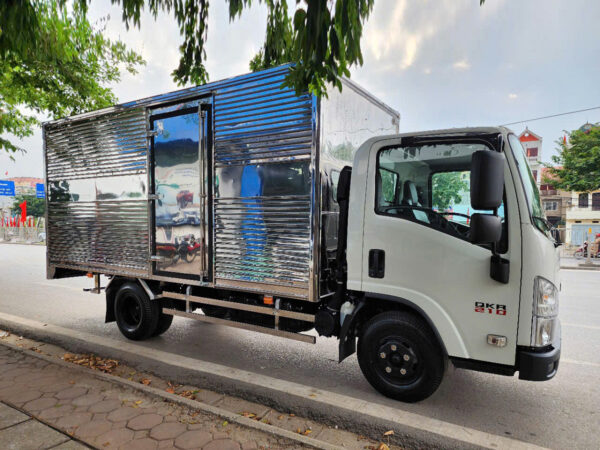 Thùng kín xe tải Isuzu QKR210