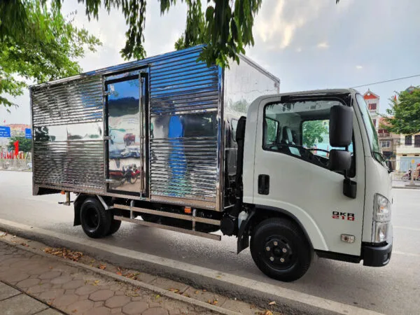 Thùng kín xe tải Isuzu QKR210