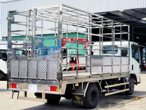 Xe tải Isuzu QKR270 chở gia cầm, lồng gà, vịt