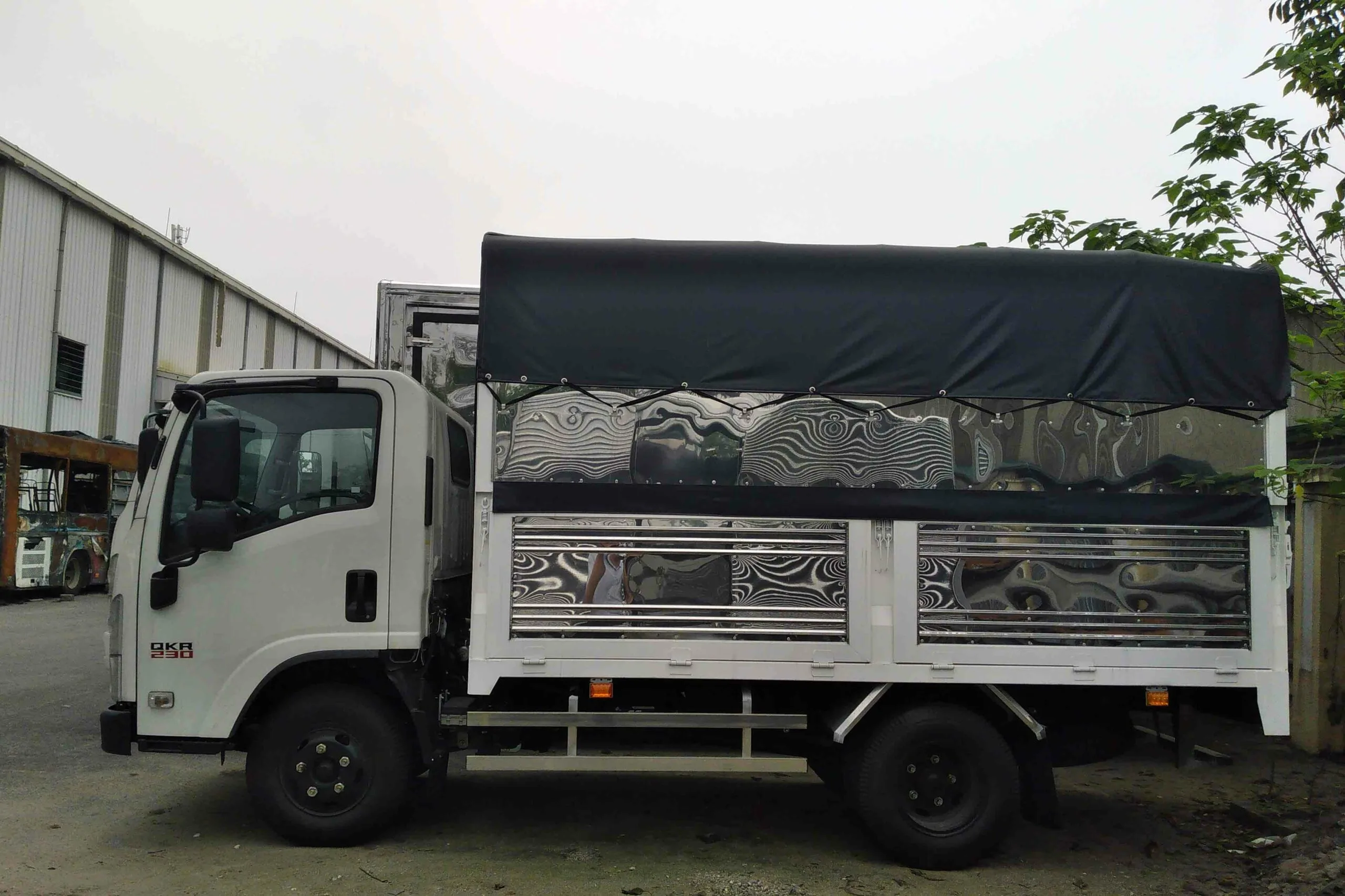 Xe tải mui bạt QKR230