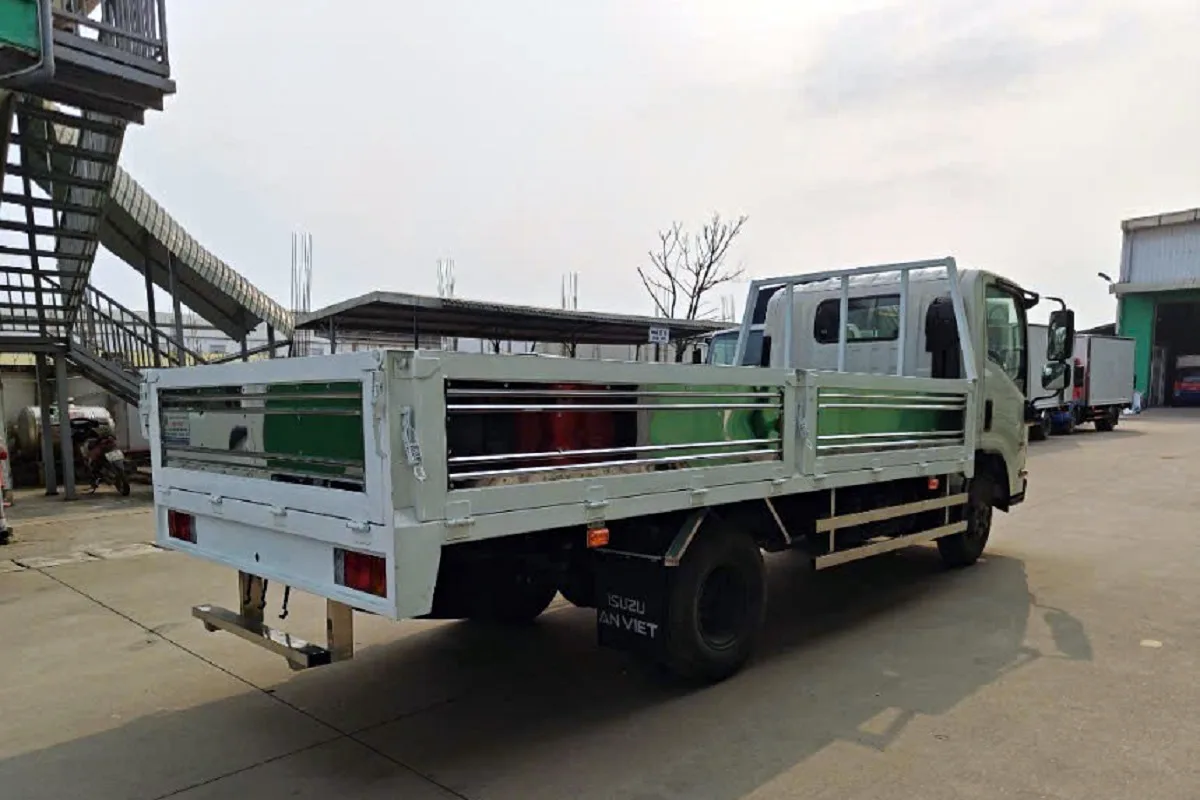 Xe tải thùng lửng QKR270