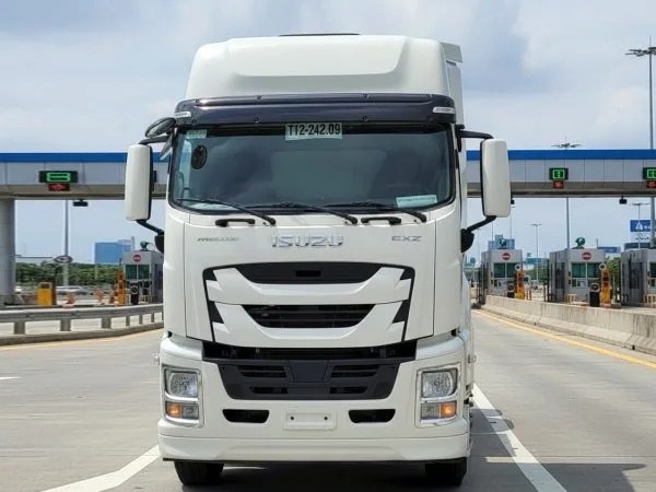 Ngoại thất xe đầu kéo Isuzu