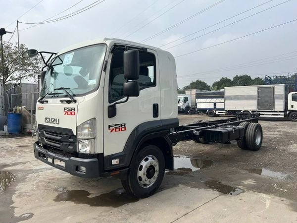 Xe tải 7,5 tấn Isuzu FSR700 FSR90NE5 Thùng dài 6.2m