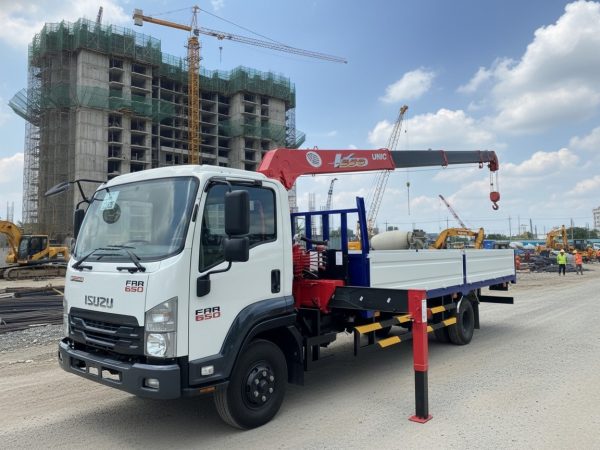 Xe tải cẩu Isuzu FRR650 gắn cẩu 3 tấn URV375K (5 đốt)