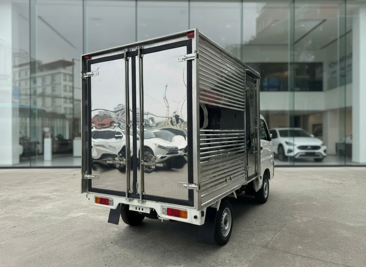 Xe-tai-thung-kin-Suzuki-2m4 (3)