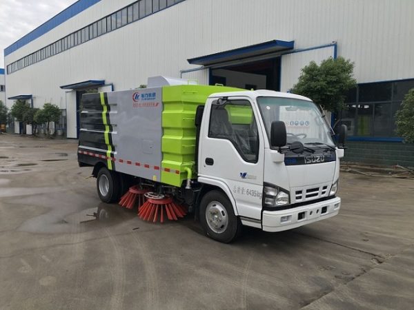 Xe quét hút bụi Isuzu NQR550 4m3