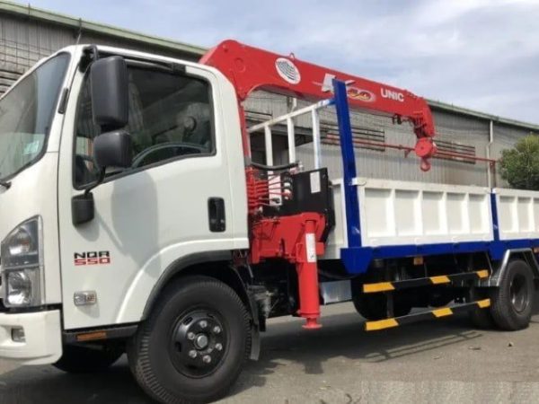 Xe tải cẩu 3 tấn Isuzu NQR550- Unic URV375K