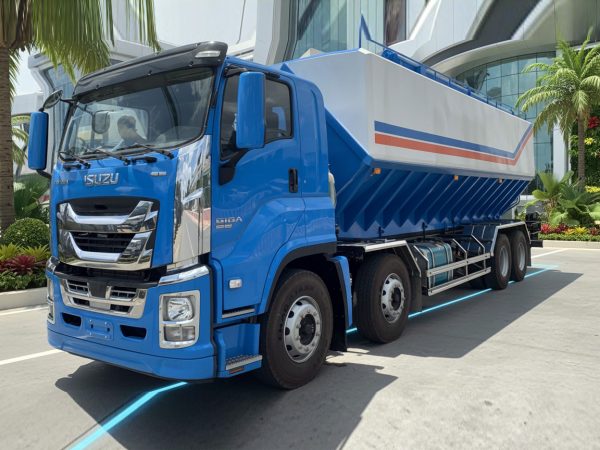 Xe Bồn Chở Cám 28m3 Isuzu Giga 8x4 | Bồn Trục Vít Tải