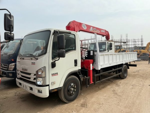 Xe tải cẩu 3 tấn Isuzu NQR550- Unic URV375K |Thùng 5m6